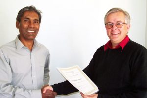 Peru Perumal, the Society’s second president (after Bernard Smith), receives life membership from Glebe Society president, Andrew Craig, at the AGM in 2003. (photo: Bruce Davis)
